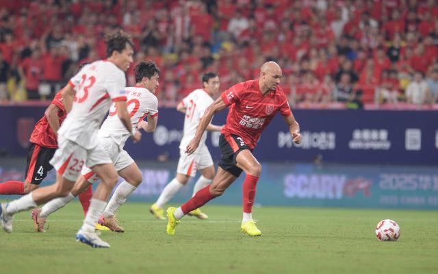 蹇韬倒地将, 席尔瓦转移 蹇韬倒地将, 席尔瓦转移