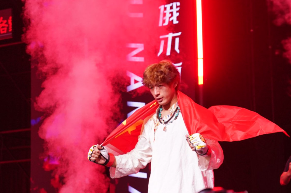 的差距, https, 看着手中还