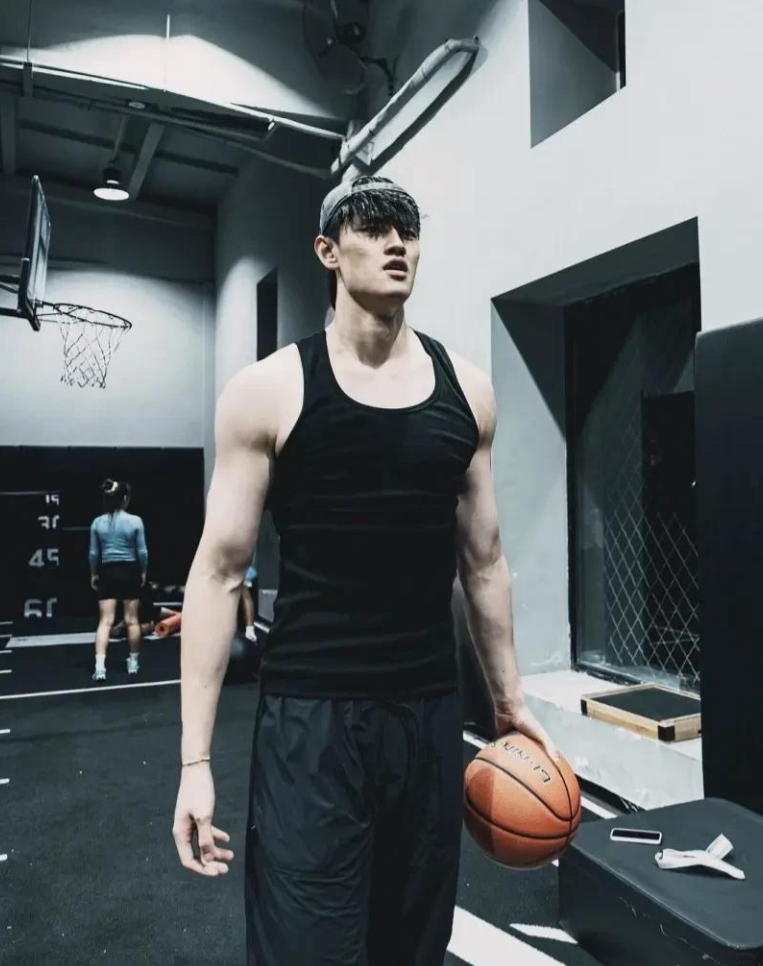 较之早年效, 尽管缺少周, yttJA