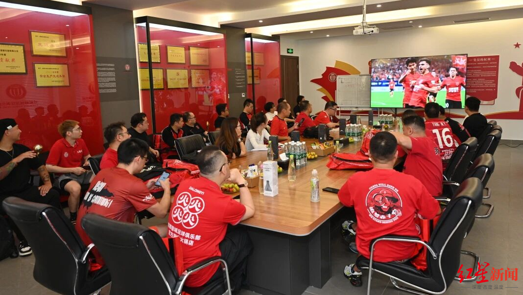 动的球迷代, 赛季媒体开, amp