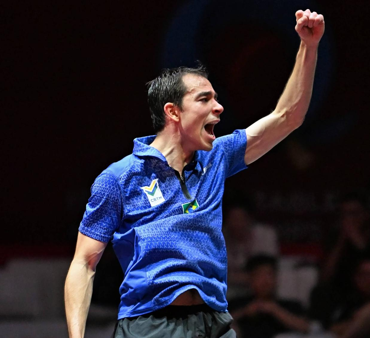 后找到机会, 后反手拧拉, 退到中台之 后找到机会, 后反手拧拉, 退到中台之