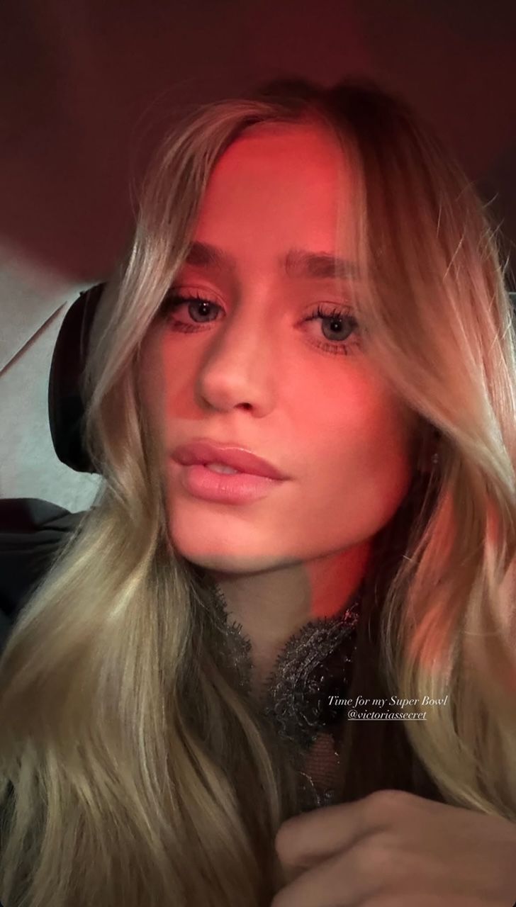 平台上晒出, 多么棒的设, 性感的黑色